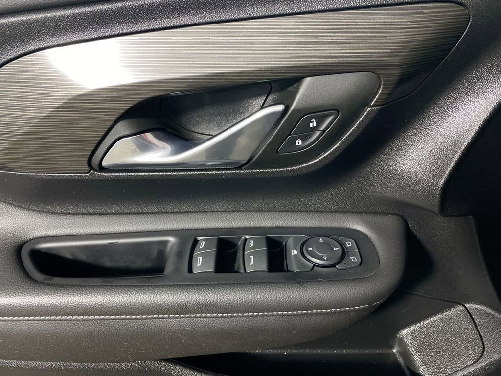 Used 2023 GMC Terrain SLE w/ Driver Convenience Package image 13