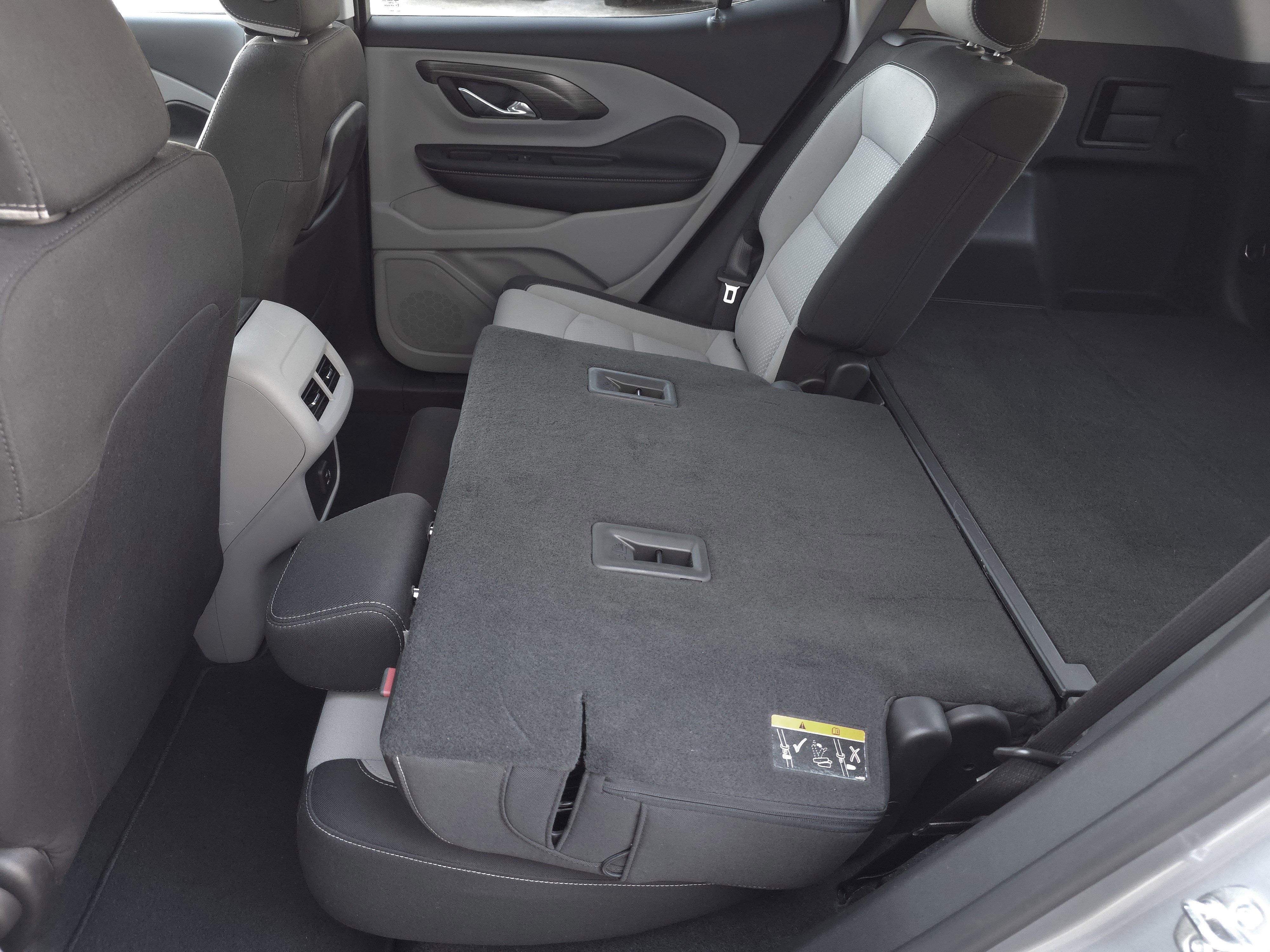 Used 2024 GMC Terrain SLE image 28