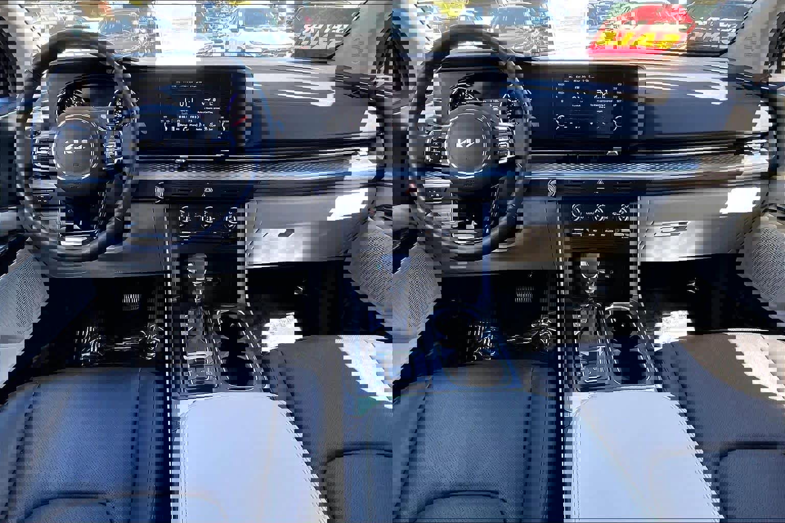 Used 2024 Kia Carnival LX image 15