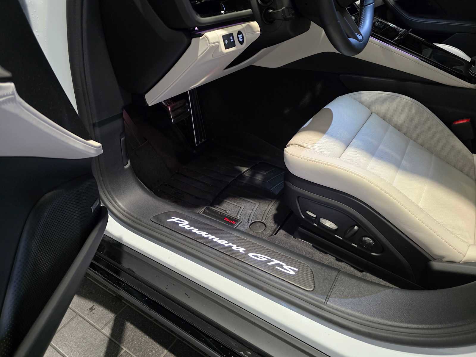 Used 2025 Porsche Panamera GTS image 30