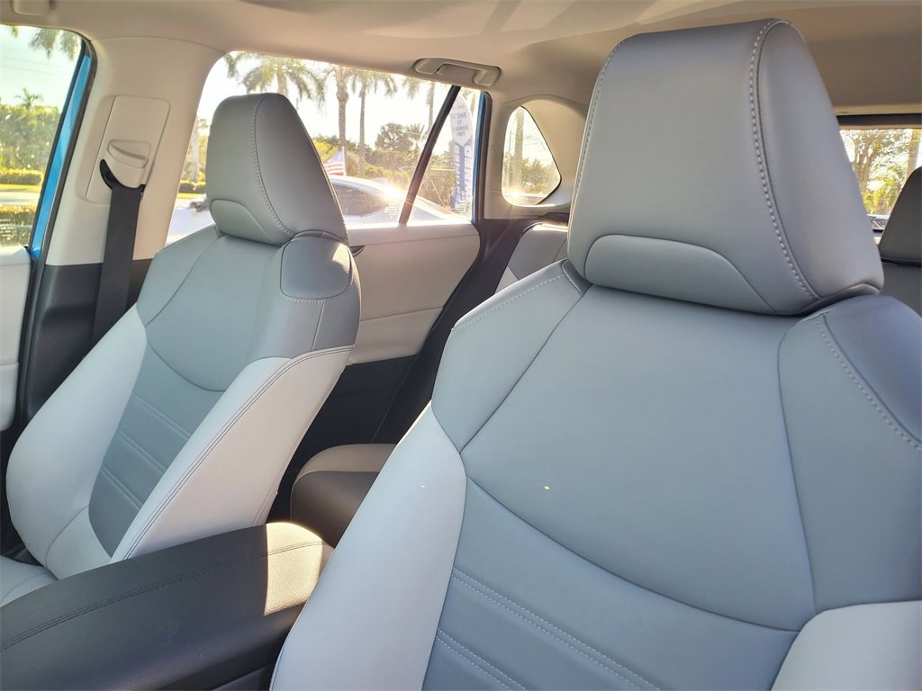 Used 2020 Toyota RAV4 XLE Premium image 16