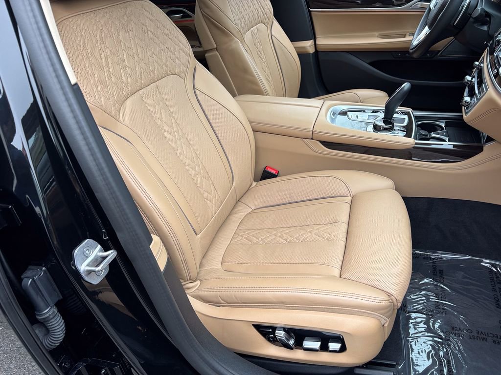 Certified 2022 BMW 750i xDrive w/ Executive Package image 40