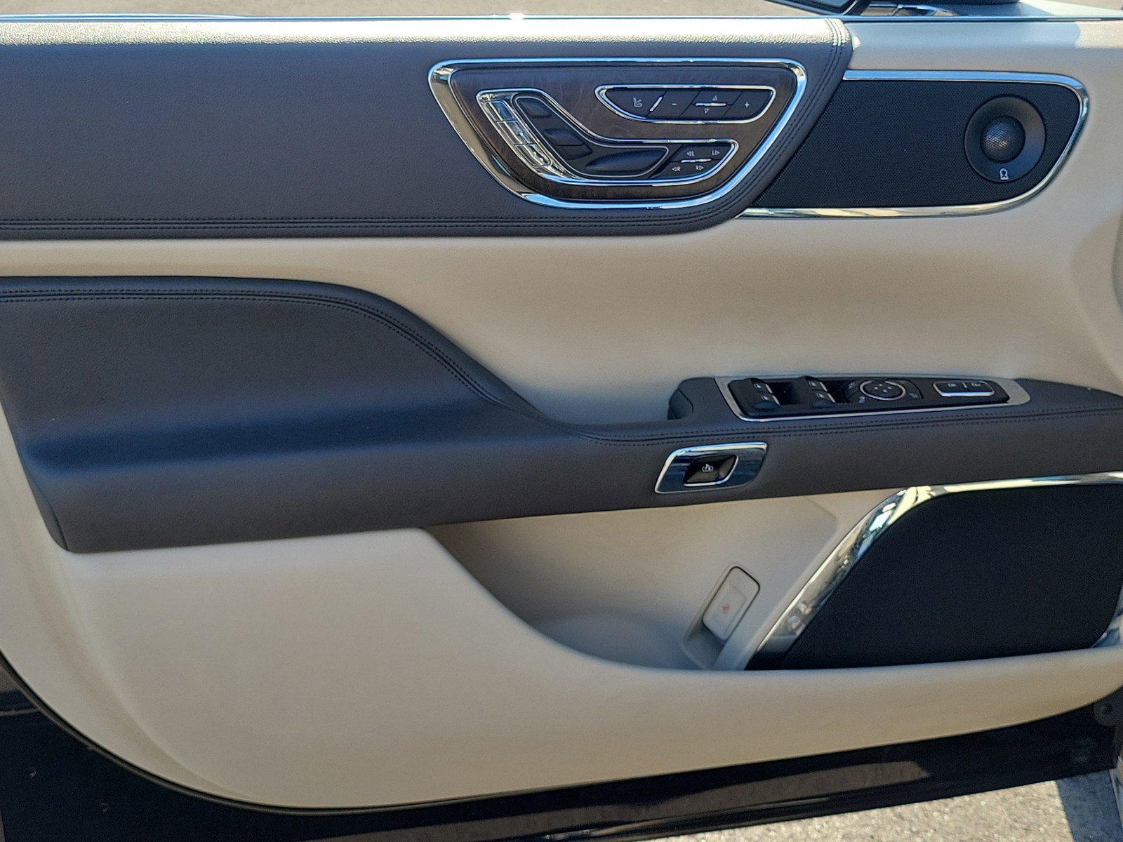 Used 2019 Lincoln Continental Reserve FWD image 13