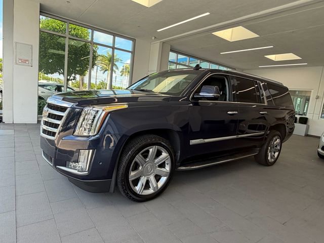 Used 2018 Cadillac Escalade ESV Luxury RWD image 3