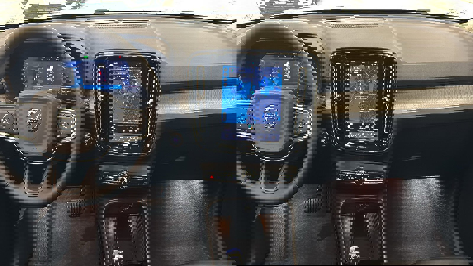 New 2026 Volvo XC40 B5 Ultra w/ Protection Package Premier image 11