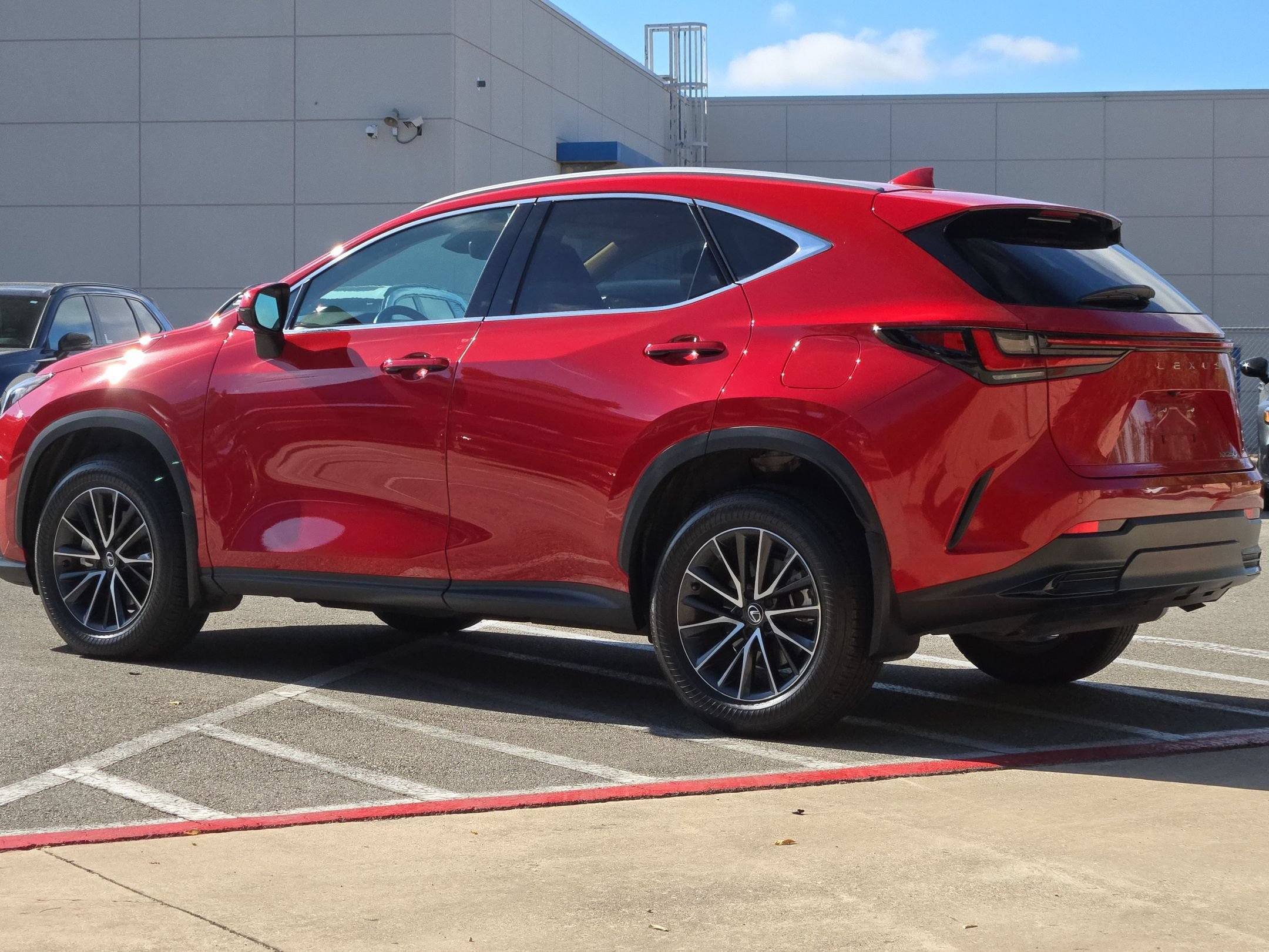 Used 2025 Lexus NX 250 FWD w/ Accessory Package (2T) image 5