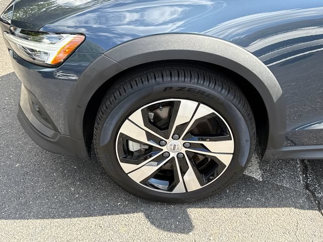 Certified 2025 Volvo V60 B5 Cross Country Plus AWD/4WD image 8