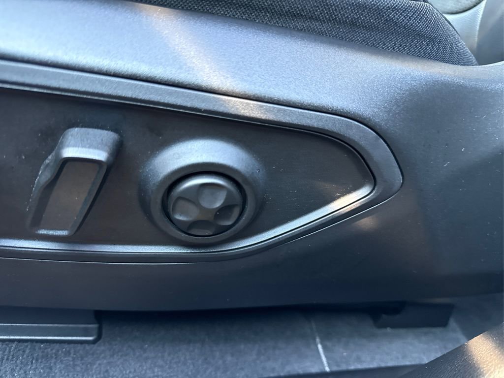 Used 2025 Jeep Grand Cherokee Altitude image 24