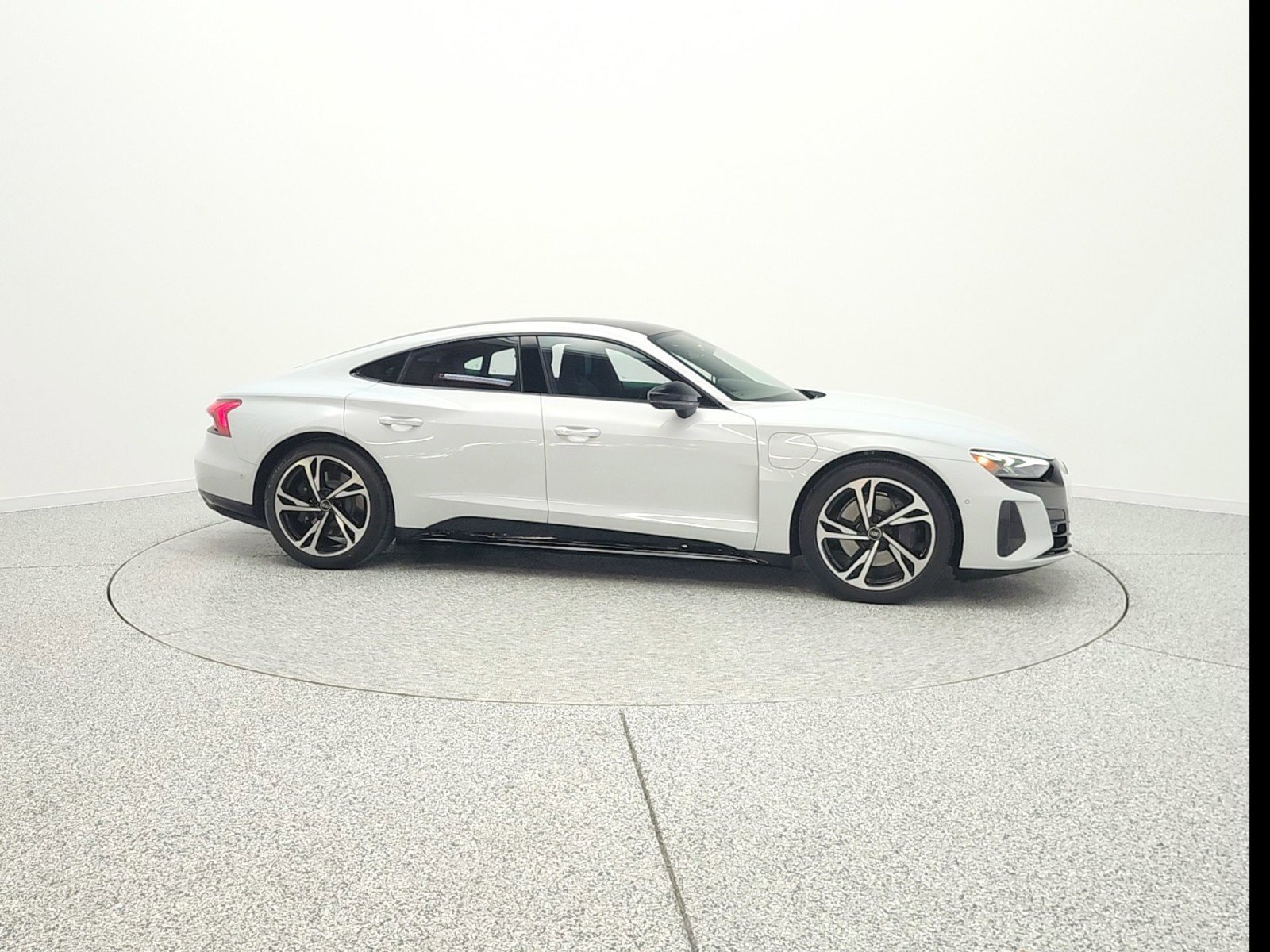 Used 2024 Audi e-tron GT Prestige image 4