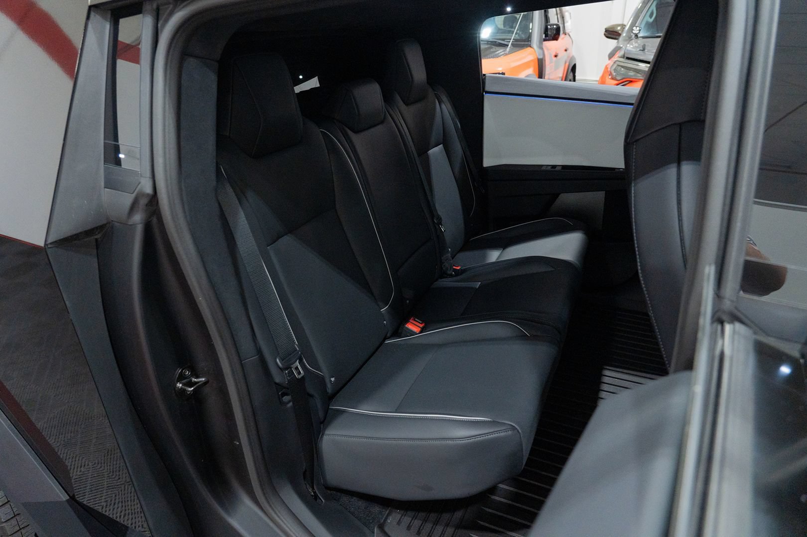 Used 2024 Tesla Cybertruck AWD Crew Cab image 30