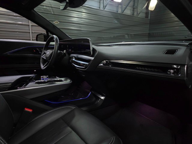 Used 2024 Cadillac Lyriq Sport image 12