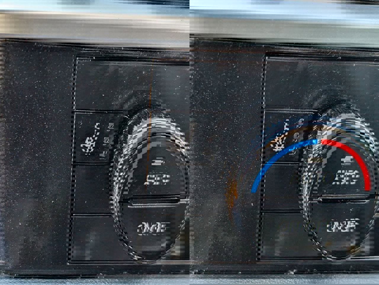 Certified 2024 Nissan Pathfinder SL w/ Black Appearance Package image 16