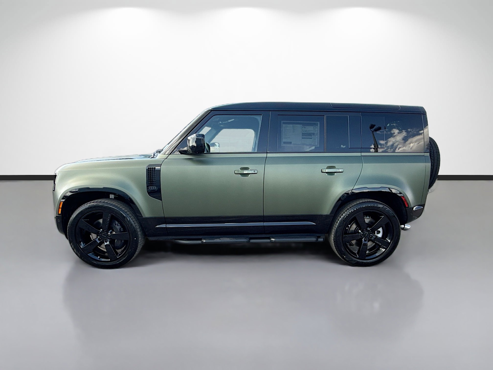 New 2026 Land Rover Defender 110 X-Dynamic SE AWD/4WD image 2