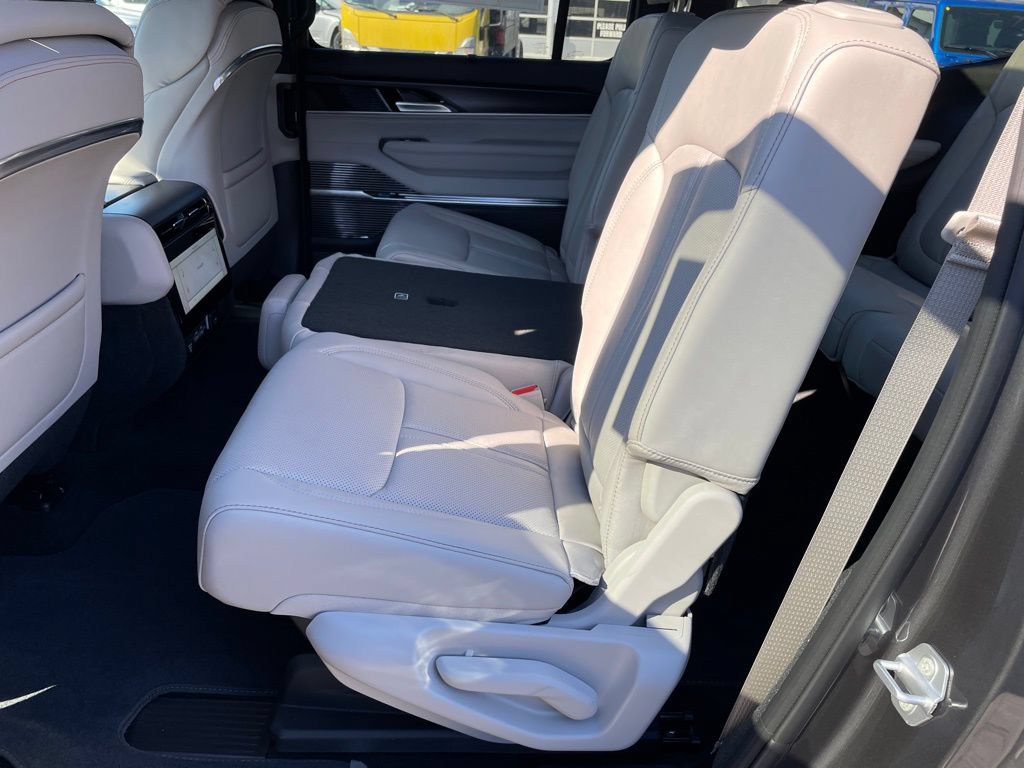 New 2026 Jeep Grand Wagoneer Summit w/ Premium Group III AWD/4WD image 15
