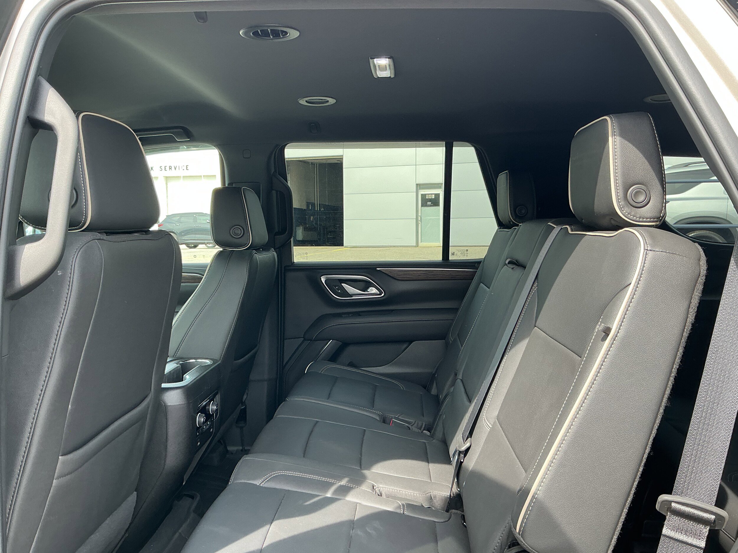Used 2024 Chevrolet Tahoe Premier AWD/4WD image 10