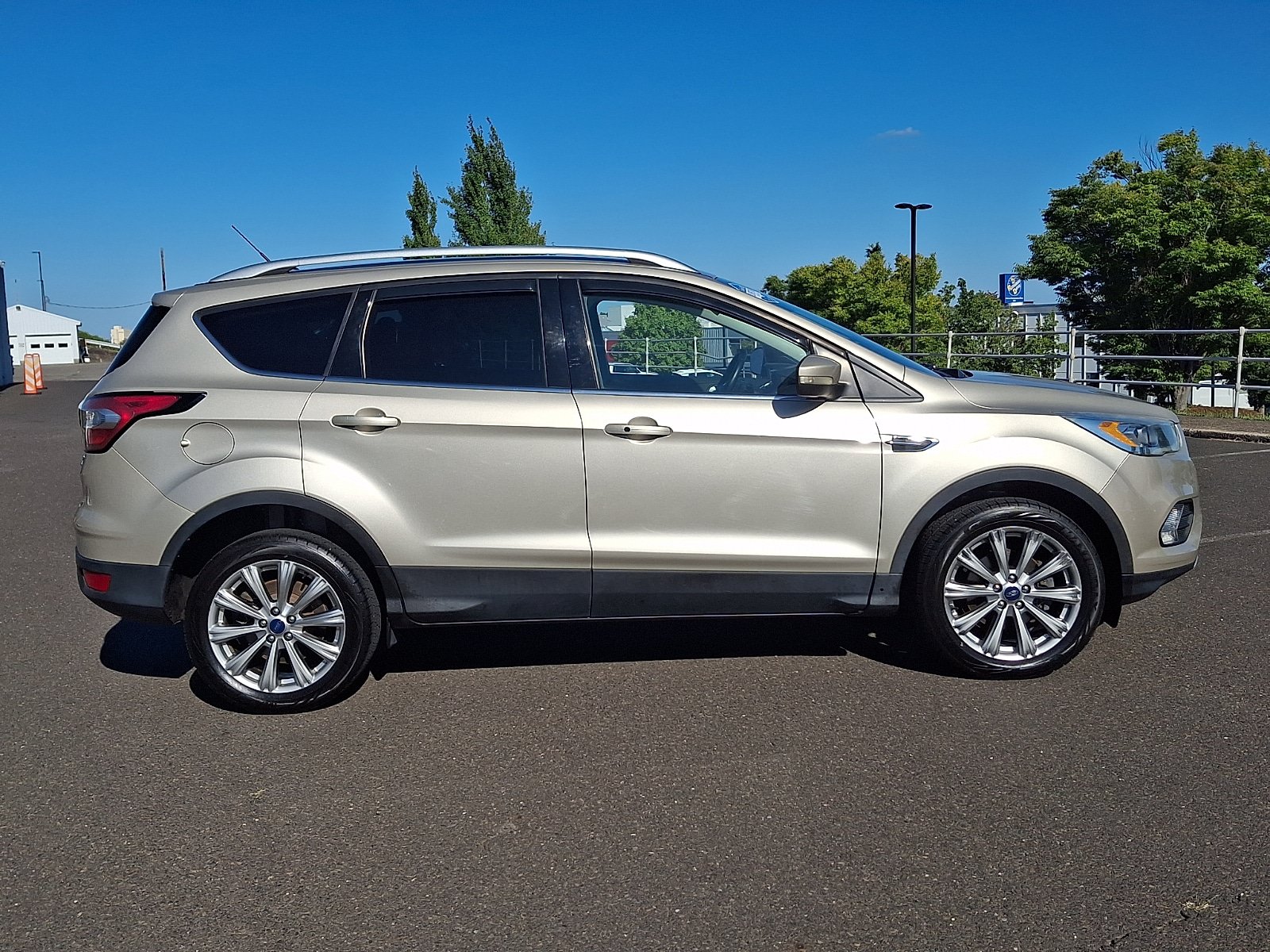 Used 2017 Ford Escape Titanium FWD image 7