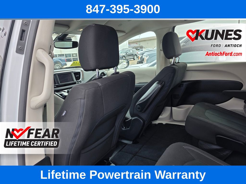 Used 2023 Chrysler Voyager LX image 18