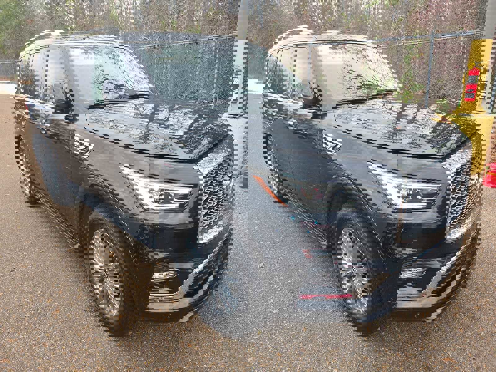 Used 2024 INFINITI QX80 Luxe image 2