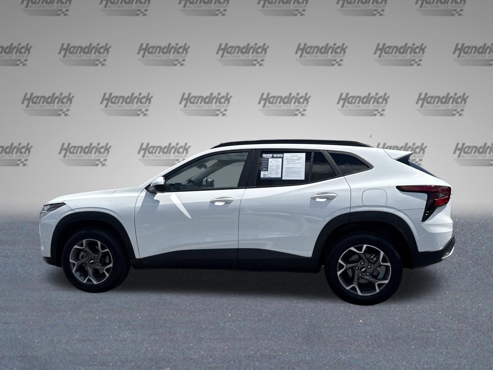 Used 2025 Chevrolet Trax LT FWD image 7