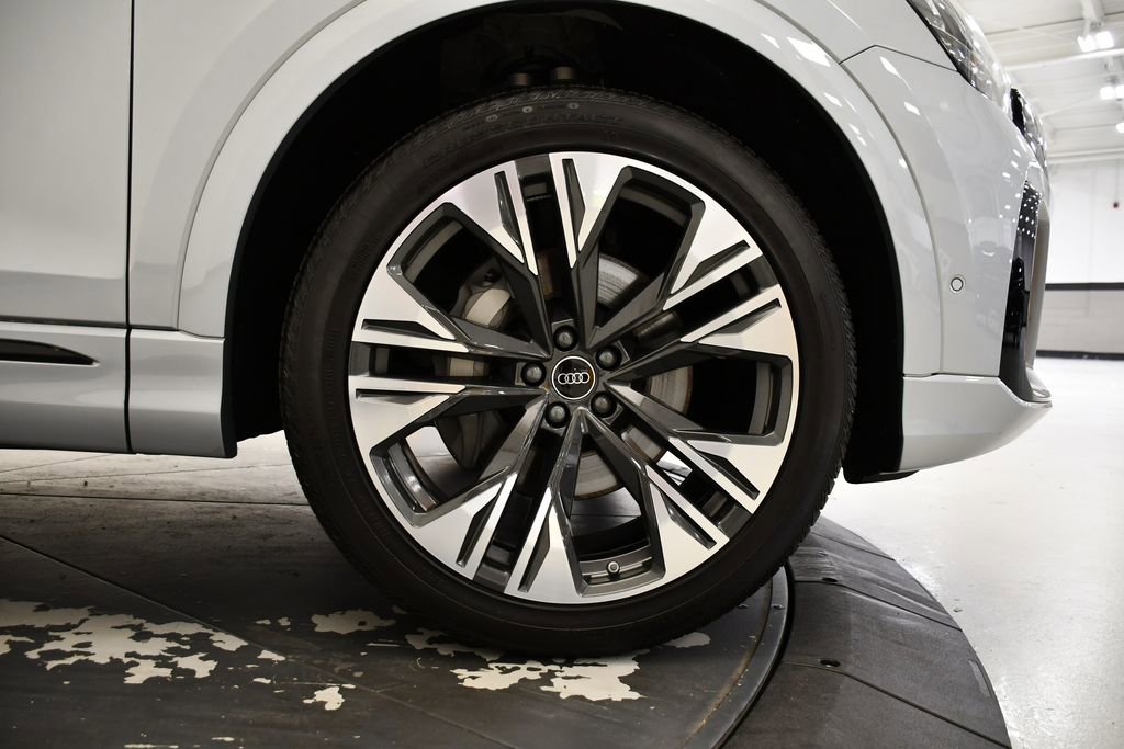 Used 2025 Audi Q8 Premium Plus image 16