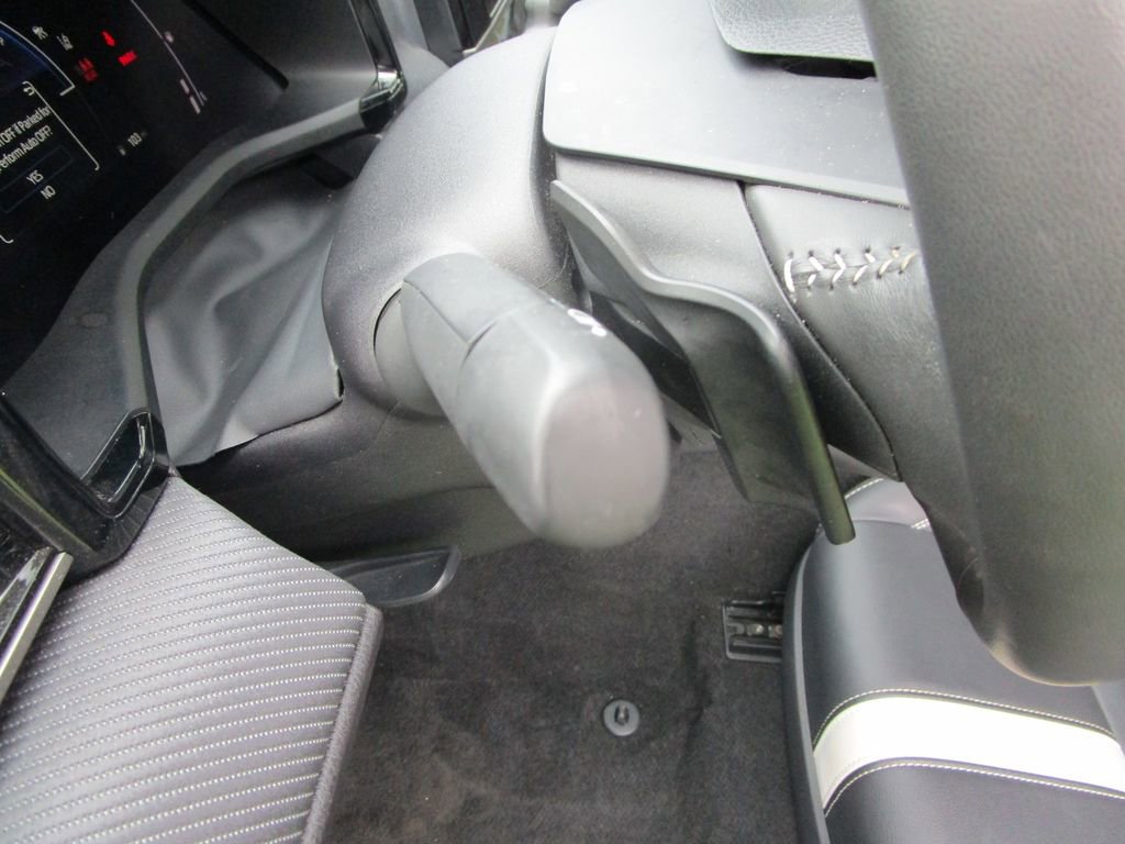 Used 2025 Toyota Camry SE image 21