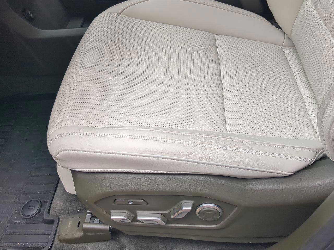 Used 2025 Hyundai Santa Fe Calligraphy AWD/4WD image 17
