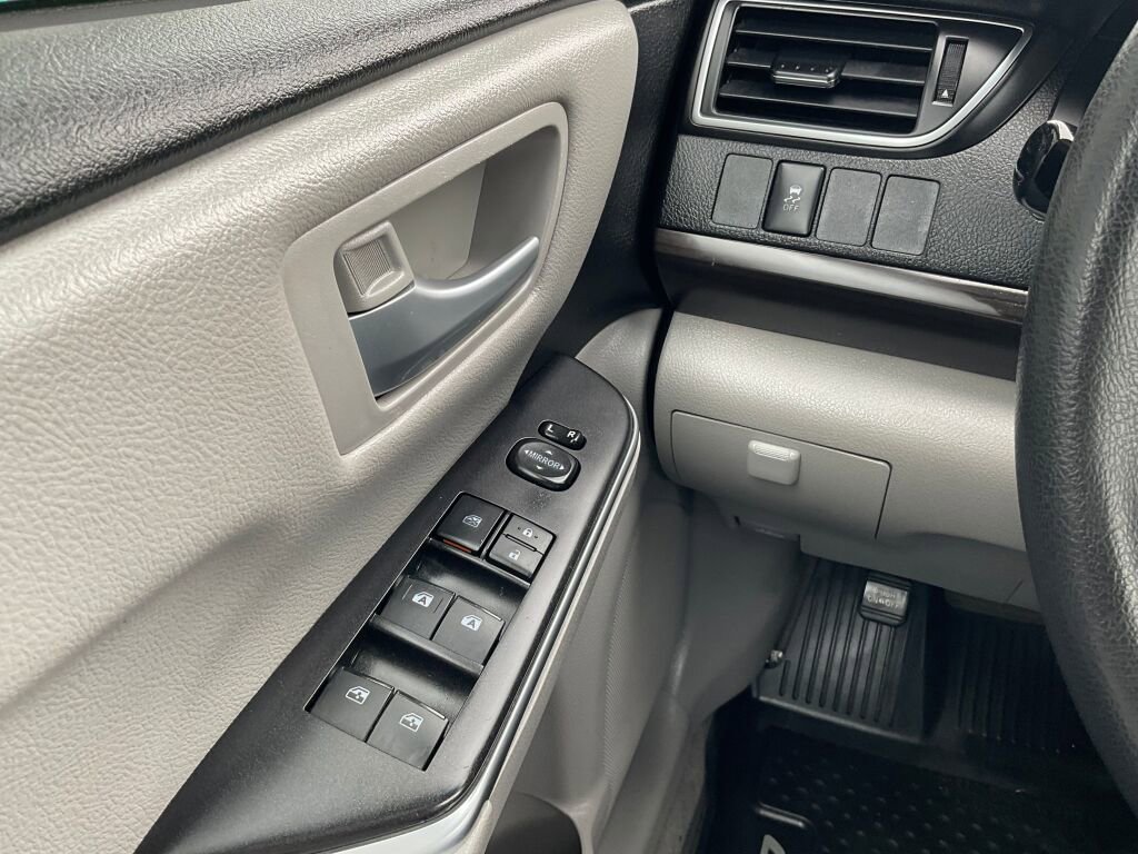 Used 2017 Toyota Camry LE image 20