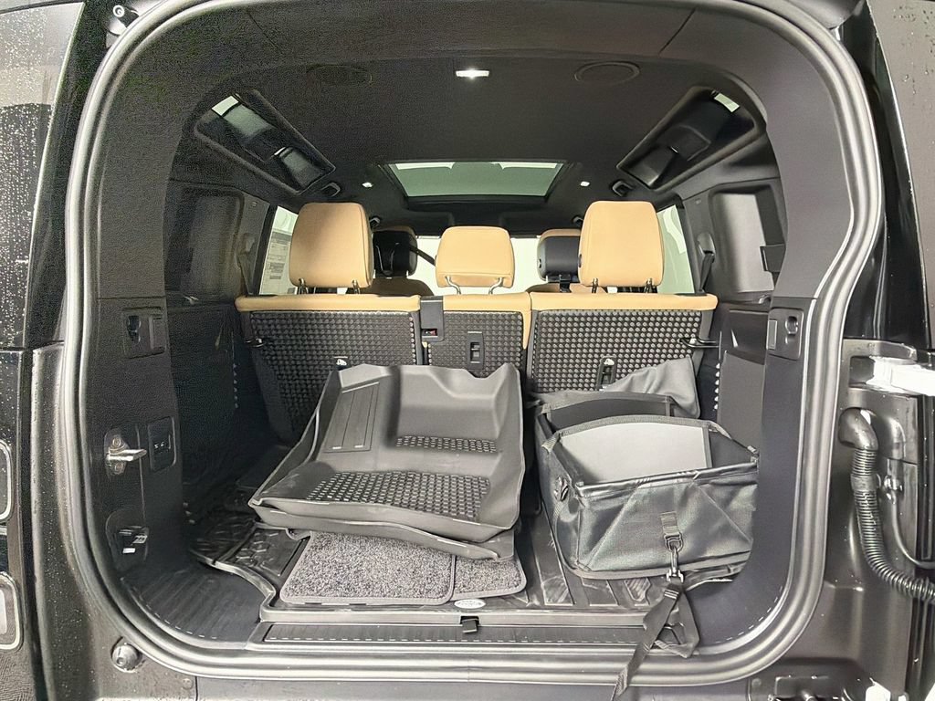 New 2026 Land Rover Defender 110 X-Dynamic SE AWD/4WD image 28