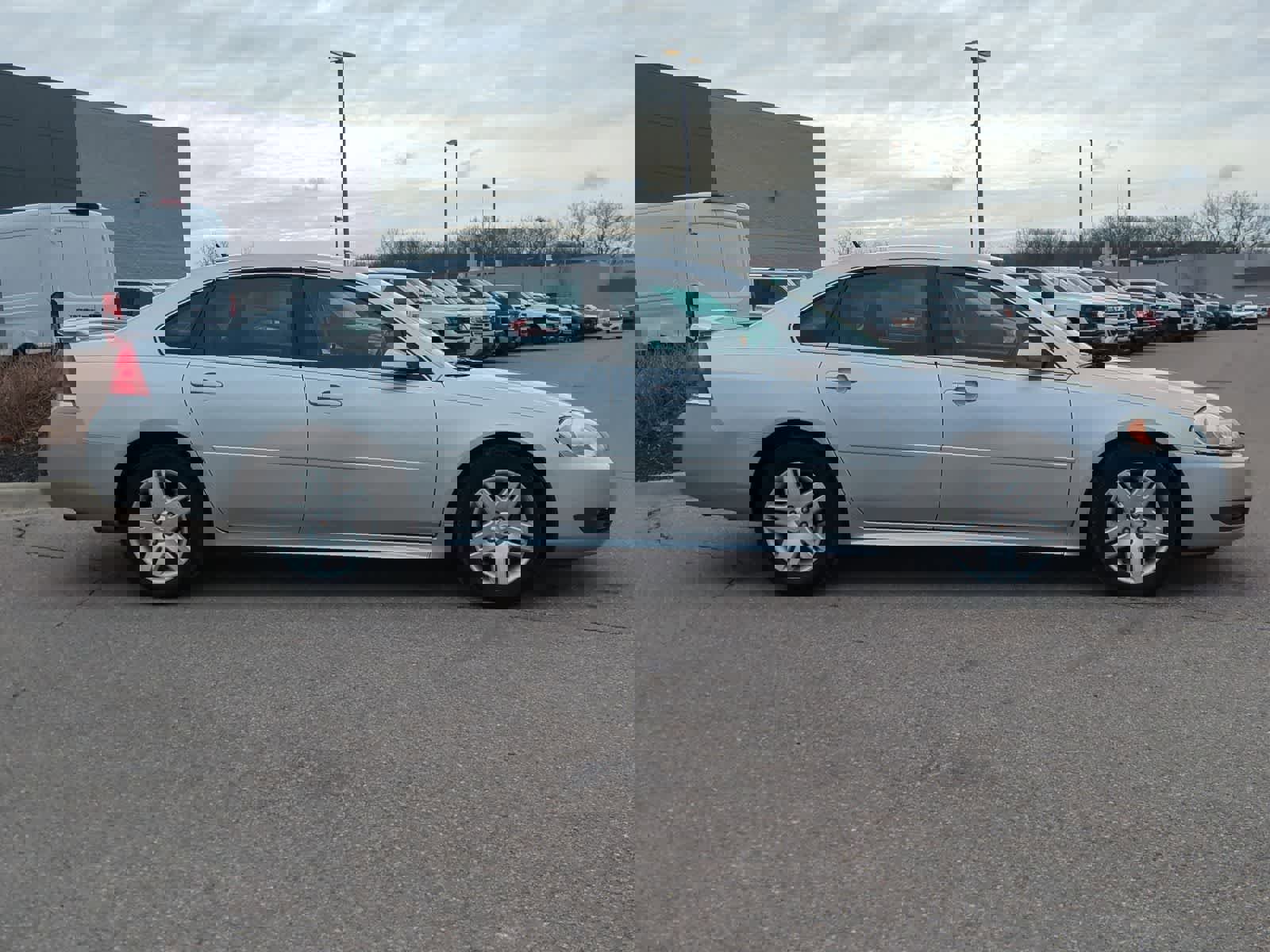 Used 2010 Chevrolet Impala LT w/ Luxury Edition Package image 9