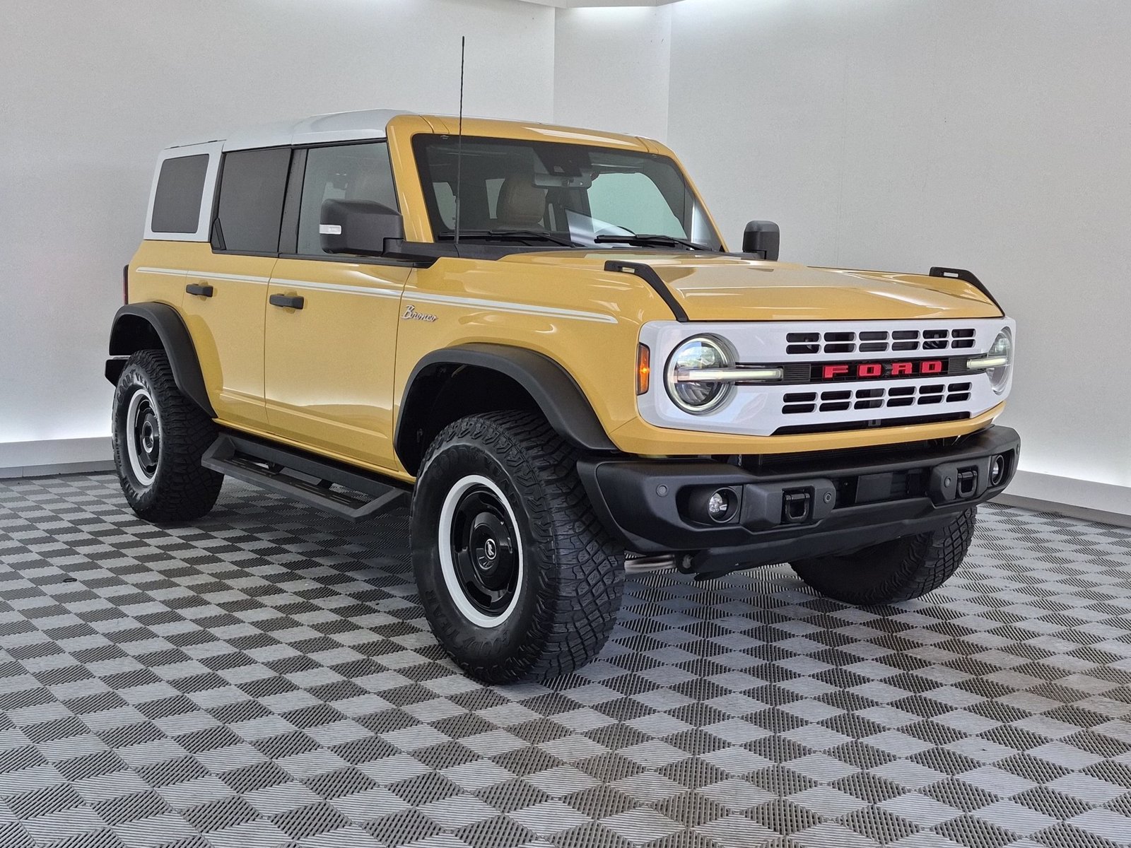 Used 2023 Ford Bronco Heritage Edition AWD/4WD image 7