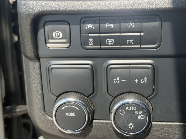 Used 2025 Chevrolet Suburban LT RWD image 30