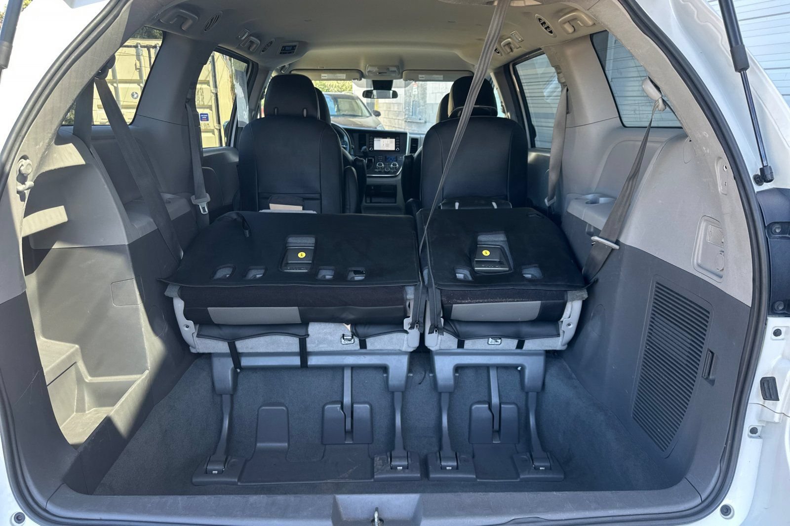 Used 2019 Toyota Sienna L FWD image 12