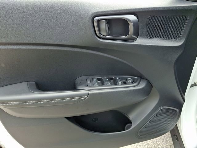 Used 2024 Hyundai Venue Limited FWD image 14