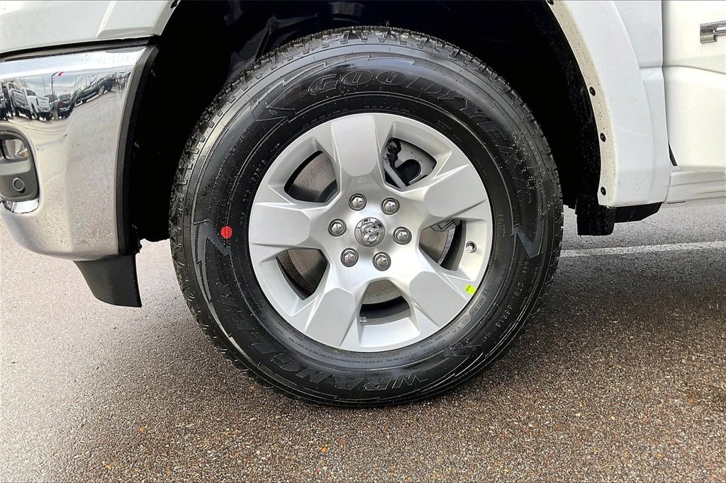 New 2026 RAM 1500 4x4 Crew Cab image 12