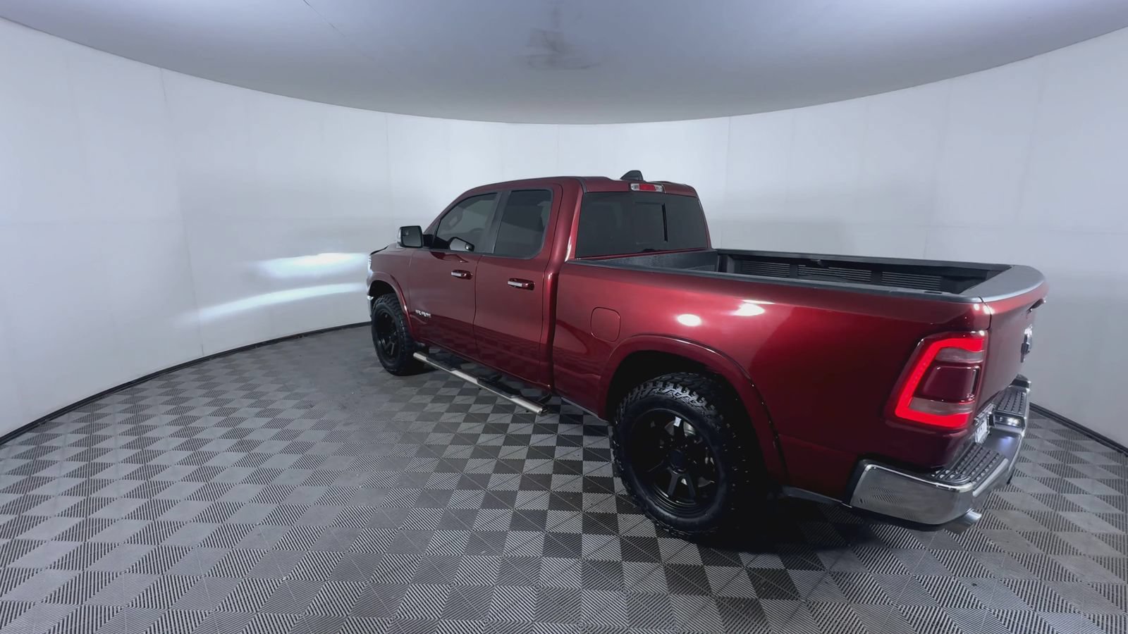 Used 2019 RAM 1500 Laramie AWD/4WD image 7