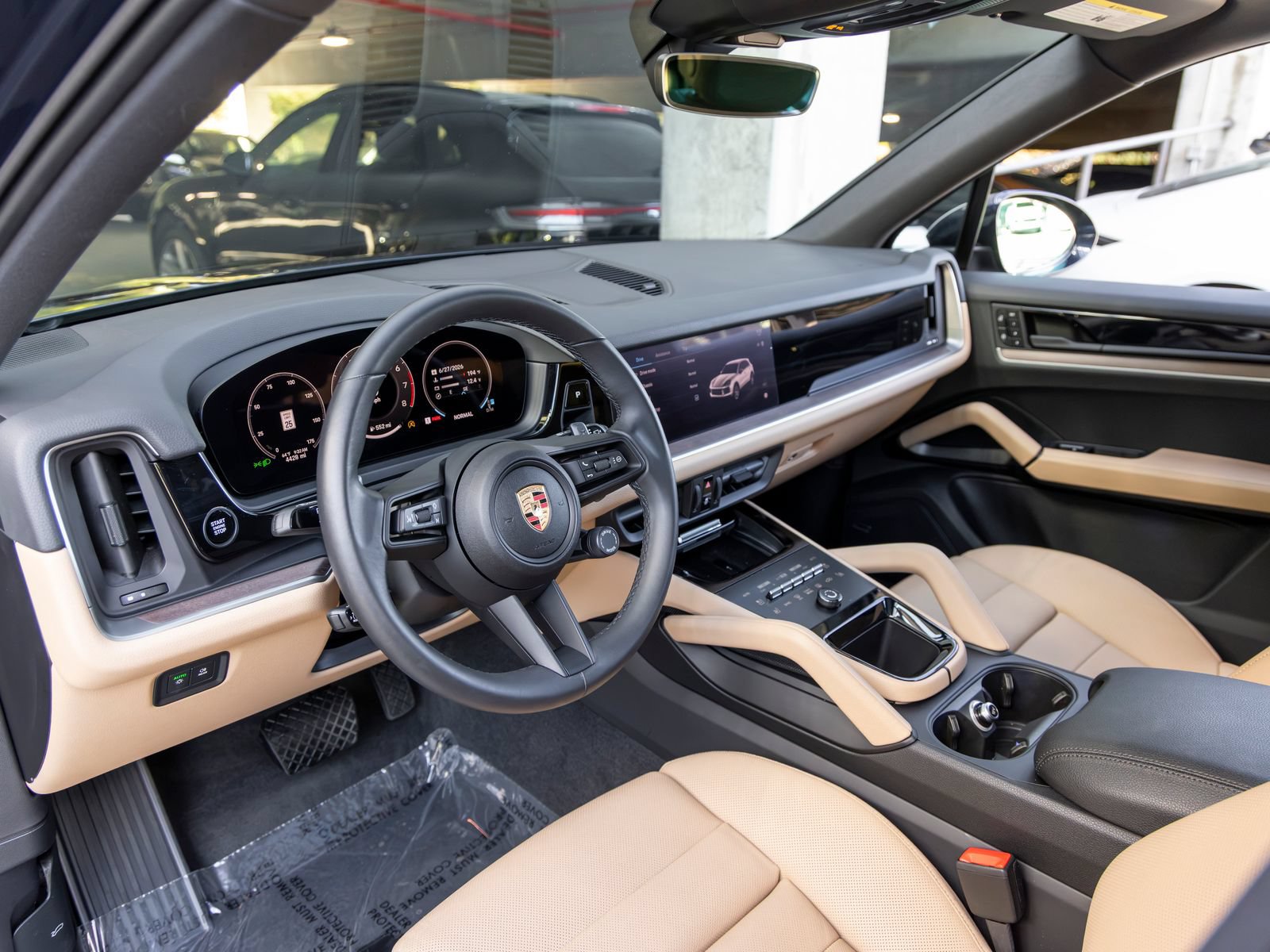 Certified 2025 Porsche Cayenne AWD/4WD image 4