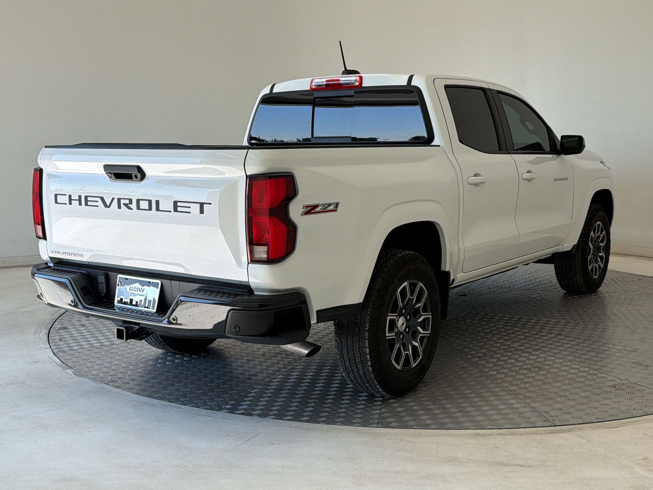 Used 2025 Chevrolet Colorado Z71 AWD/4WD image 9