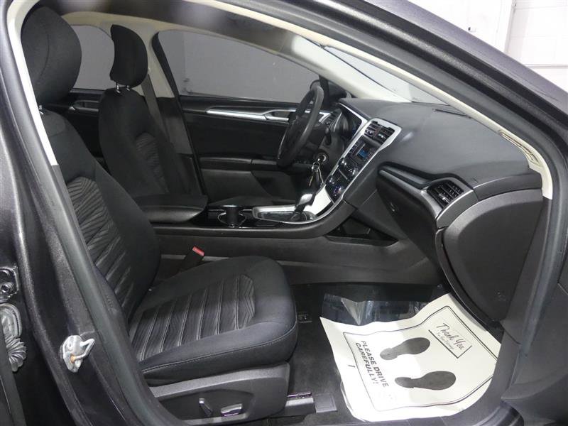 Used 2016 Ford Fusion SE image 22