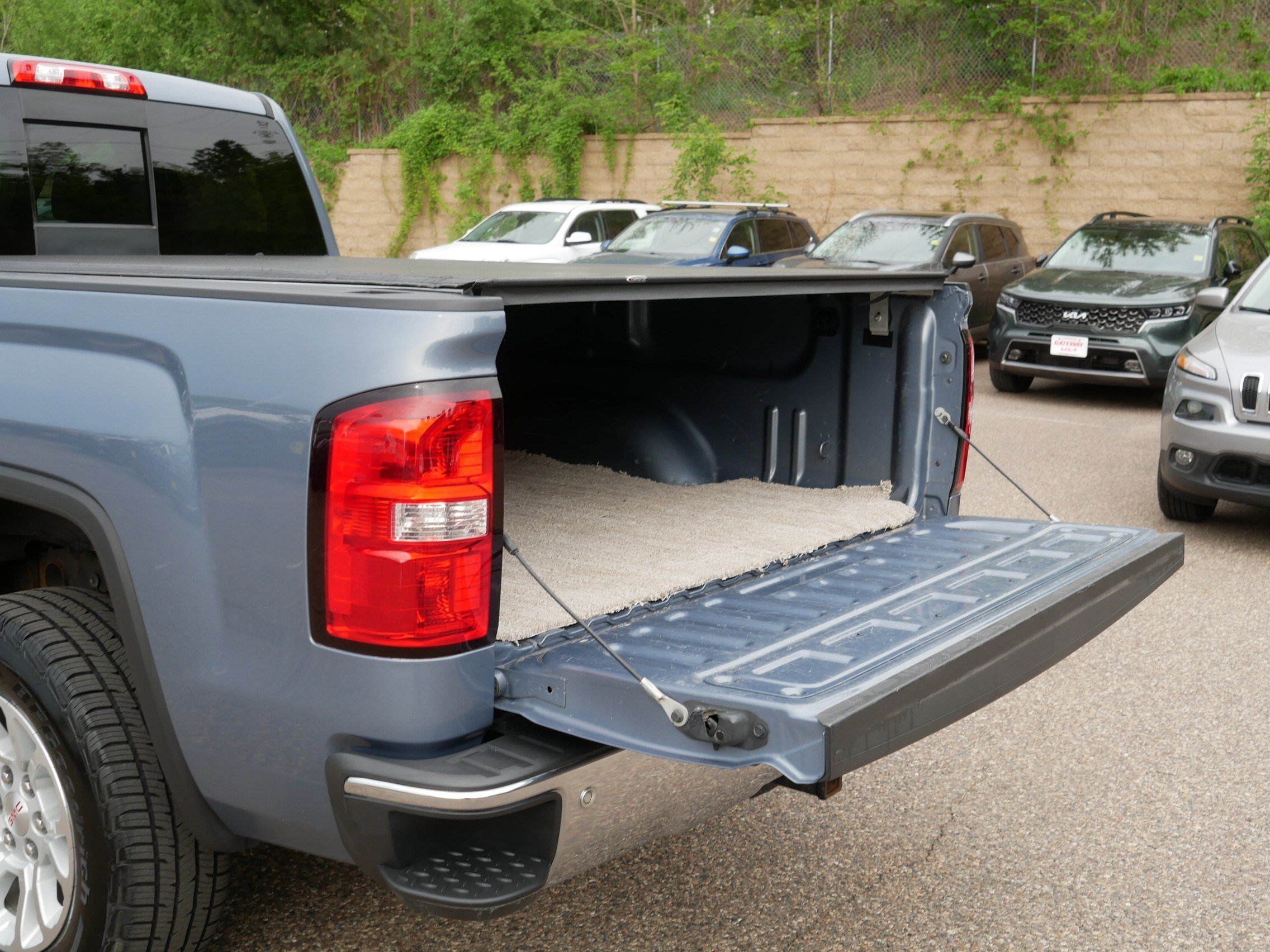 Used 2016 GMC Sierra 1500 SLE w/ SLE Value Package AWD/4WD image 18
