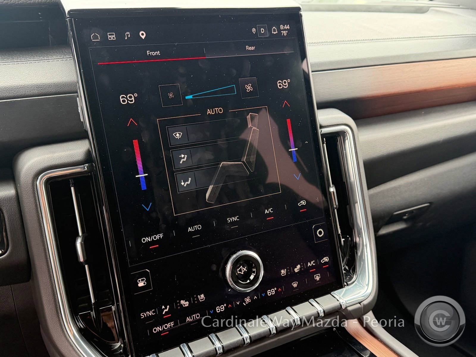 Used 2025 GMC Yukon XL Denali AWD/4WD image 29
