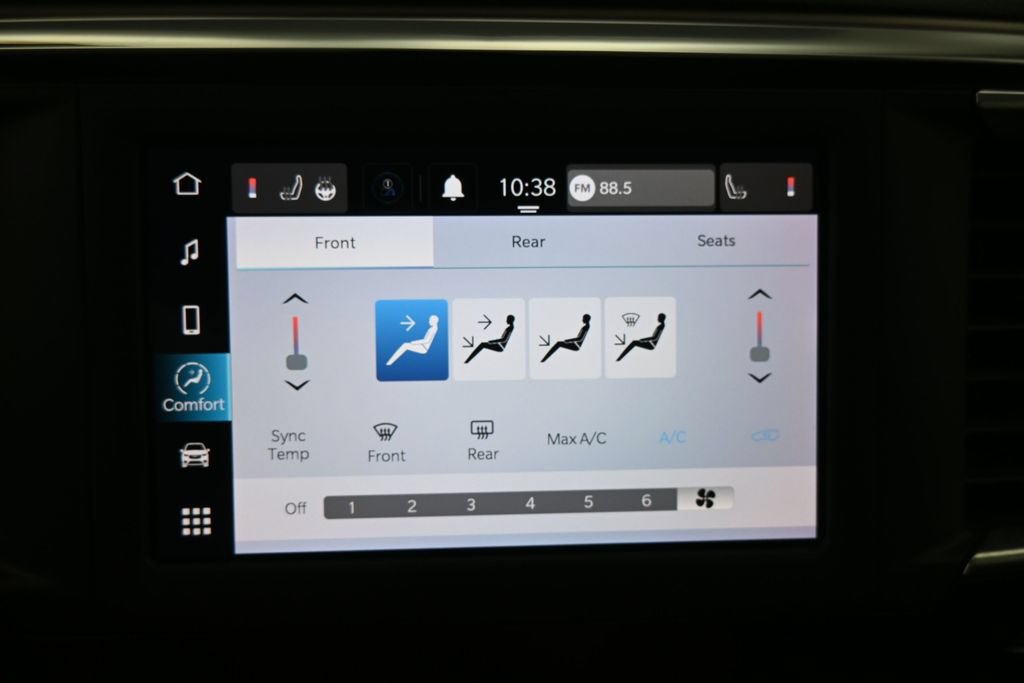 Used 2022 Chrysler Voyager LX FWD image 12