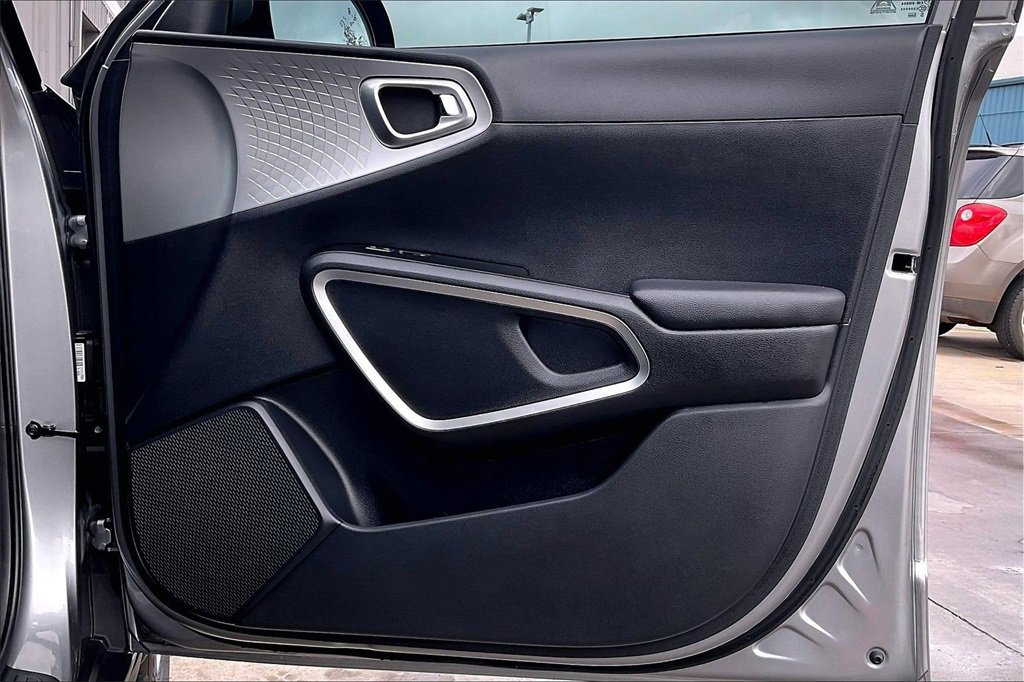 Certified 2022 Kia Soul LX w/ Technology Package image 23