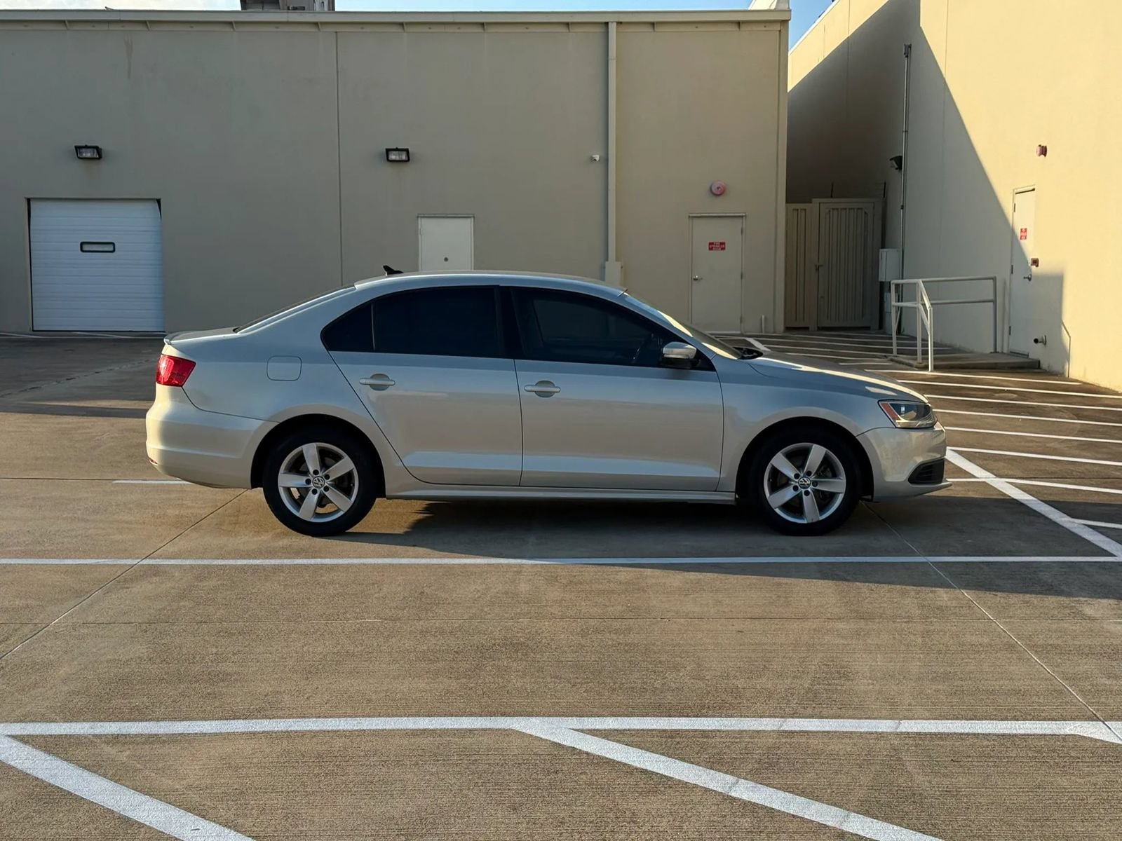 Used 2012 Volkswagen Jetta TDI FWD image 8