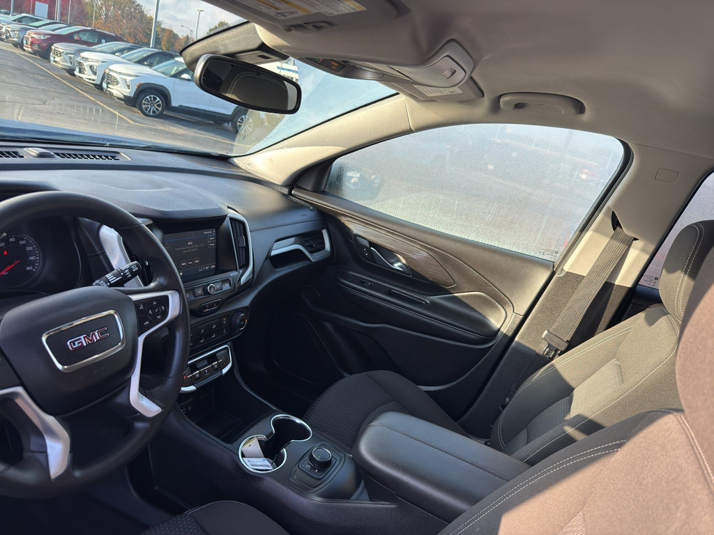 Used 2024 GMC Terrain SLE image 25