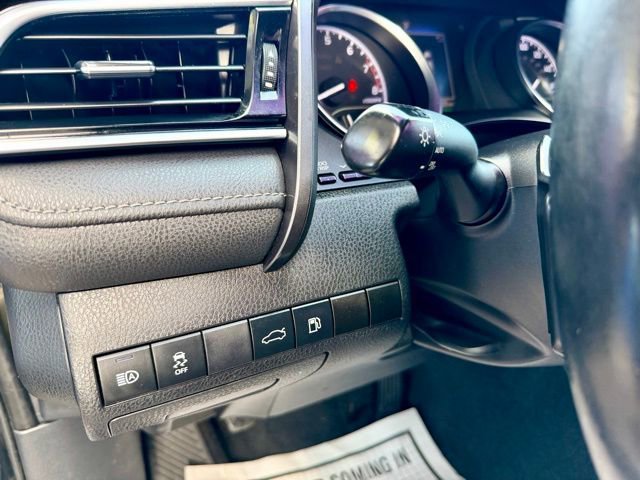 Used 2018 Toyota Camry SE w/ Audio Package FWD image 23