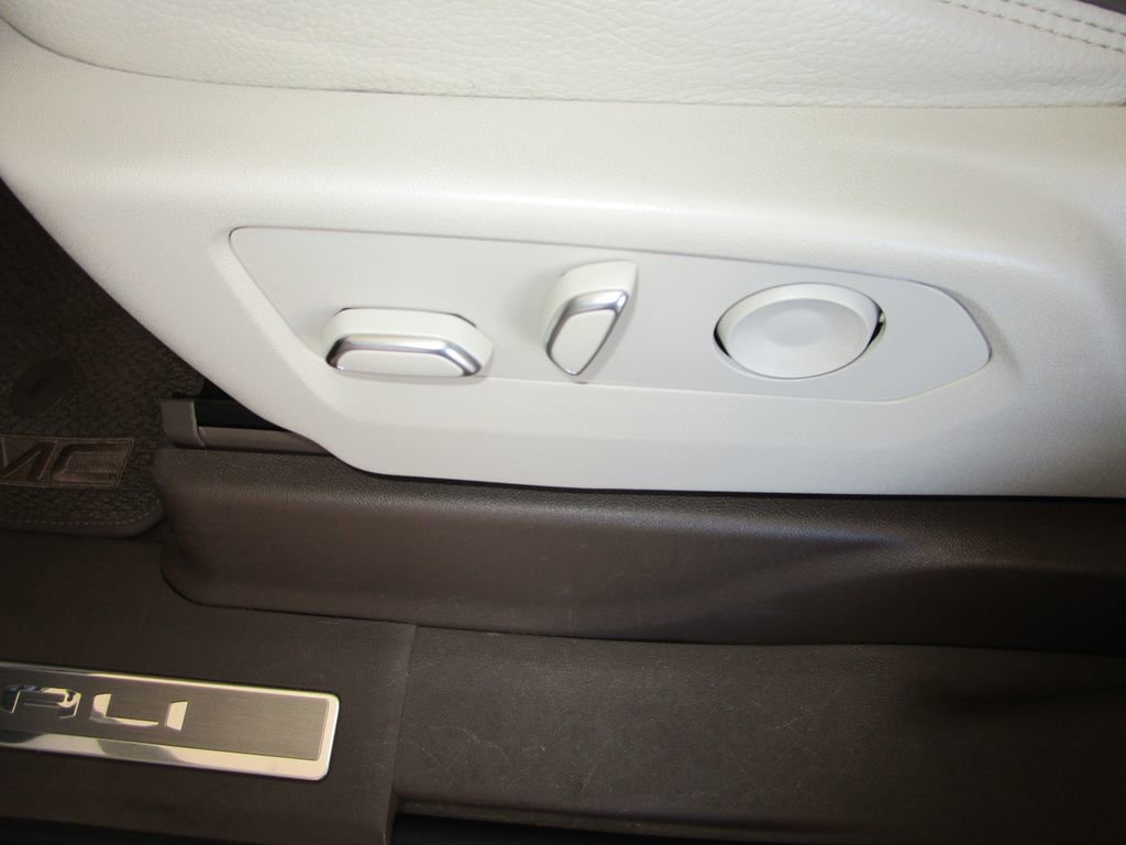 Used 2022 GMC Yukon XL Denali image 21