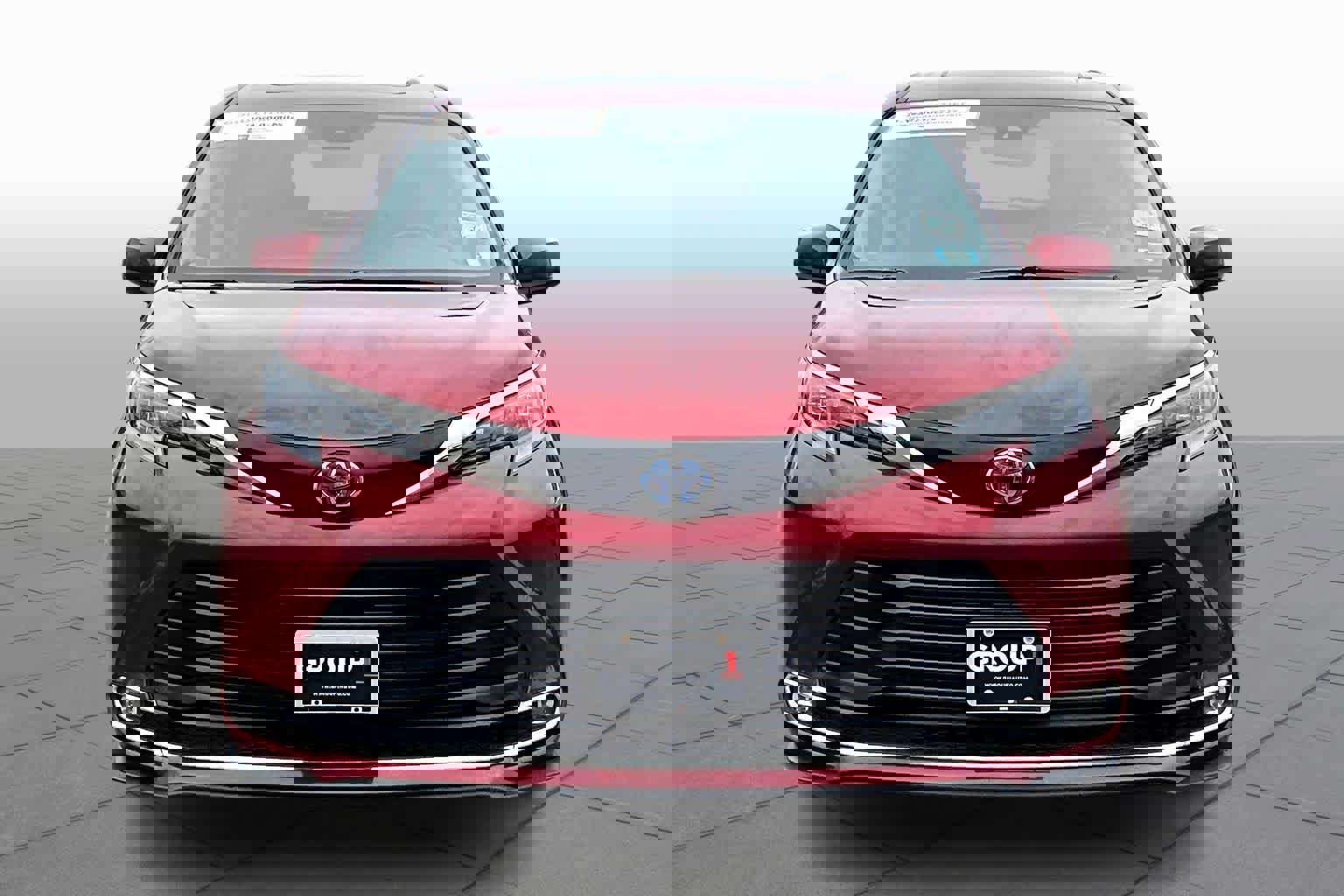 Certified 2024 Toyota Sienna XLE w/ XLE Plus Package image 4