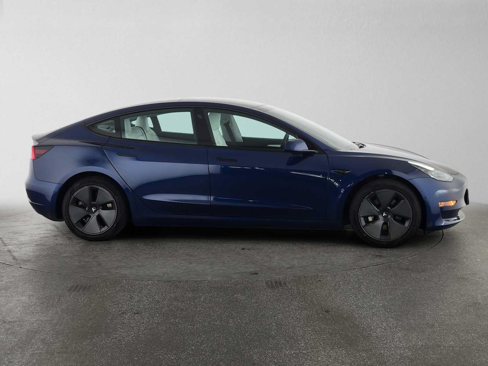 Used 2021 Tesla Model 3 Standard Range Plus RWD image 2