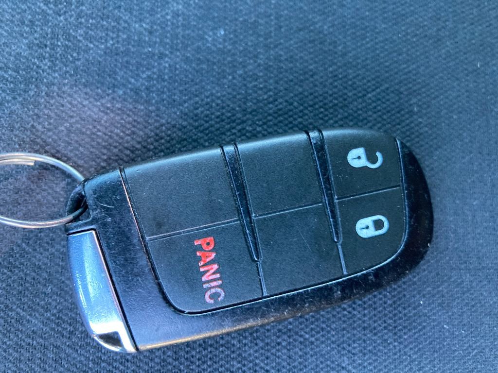 Used 2020 Jeep Grand Cherokee Laredo image 38