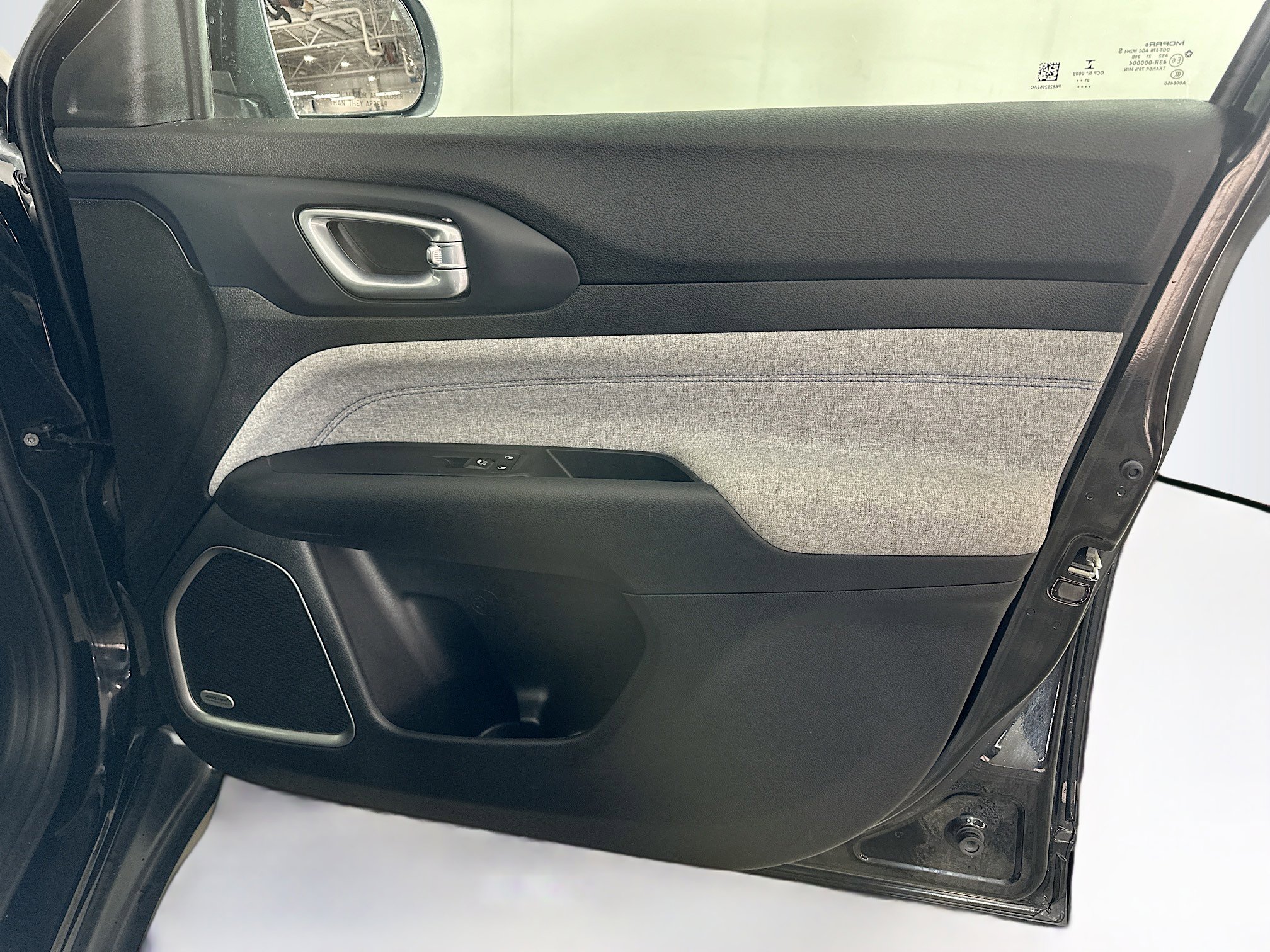 Used 2022 Jeep Compass Latitude w/ Sun and Sound Group image 32